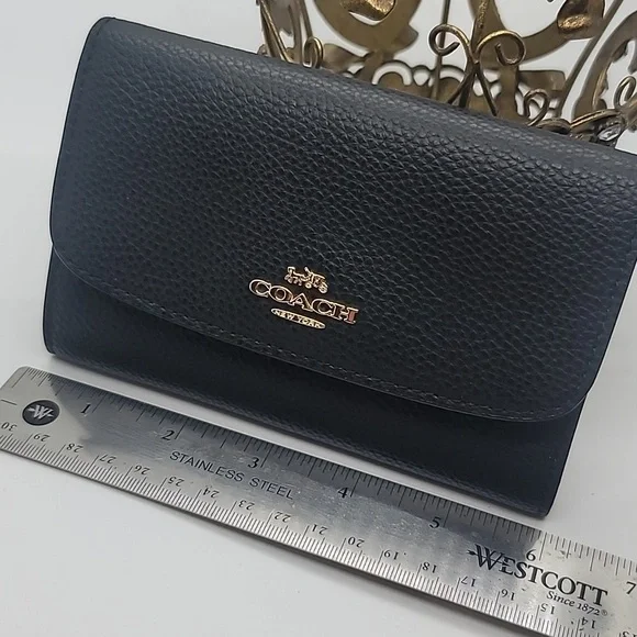 COACH Essential Medium Flap Wallet in Pebbled Leather LIKE NEW retail $1… - Picture 8 of 11